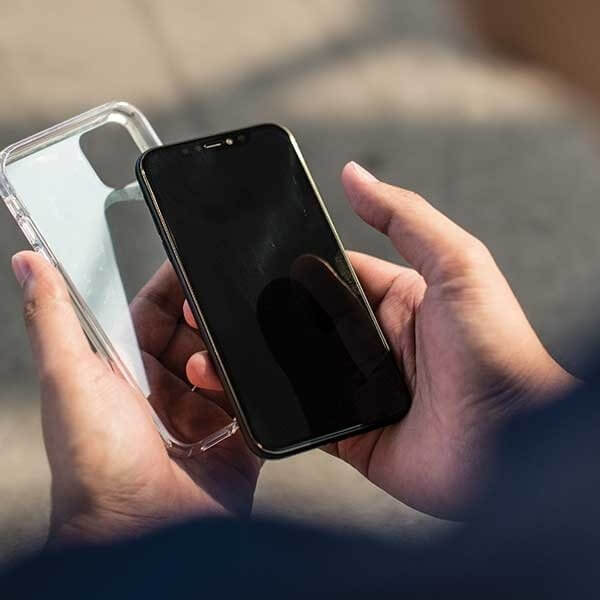 UNIQ UNIQ LifePro Tinsel skal iPhone 11 Pro Max Ångrök