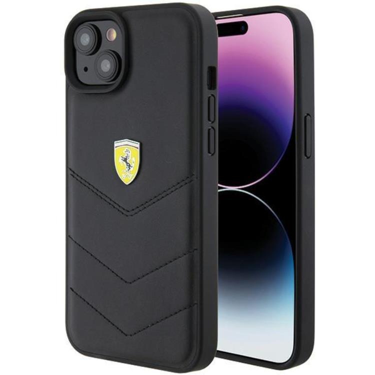 Ferrari Ferrari Mobilskal till iPhone 15 Plus Quilted Metal Logo - Svart