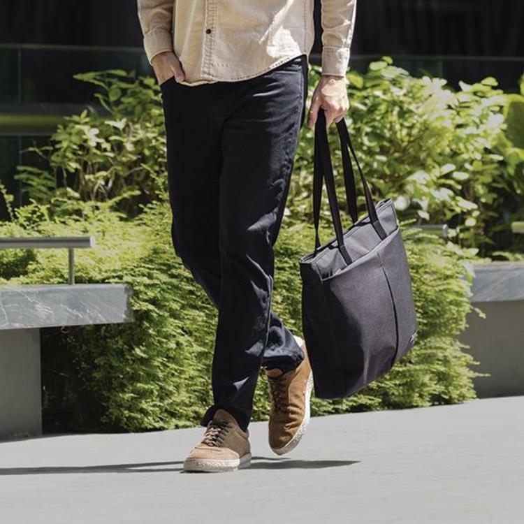 UNIQ UNIQ Datorfodral 16'' Hava RPET - Gul