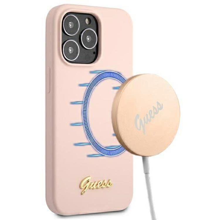Guess Guess iPhone 13 Pro Skal Magsafe Silicone Script Guld Logo - Rosa